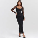 Robe mi-longue noire fendue avec corset à manches longues et armatures en maille